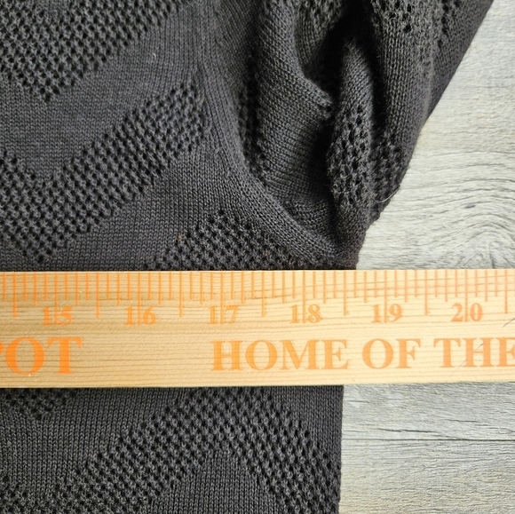 ModCloth Small Black Chevron Pattern Long Sleeve top - Picture 9 of 9